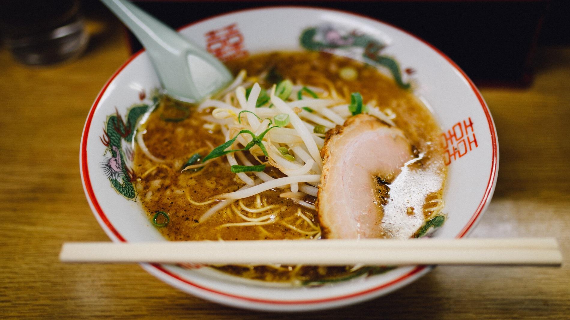 京橋駅 大阪 おいしいラーメン屋さんでのホール キッチンのアルバイト 丸岡商店 Yolo Japan